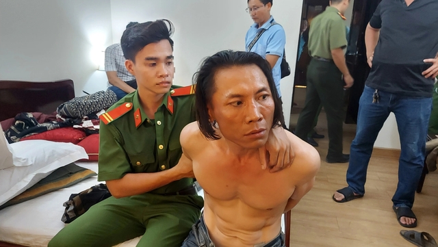 Nguyễn Hải Sơn bị lực lượng Công an TP.Cao Lãnh bét giữ sau khi vô cớ đạp ngã xe, gây thương tích cho nhiều phụ nữ đi đường