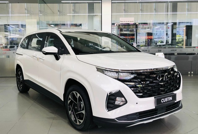 Hyundai Custin 2023 bản cao cấp được đại lý ở Bình Dương xả kho với giá giảm mạnh