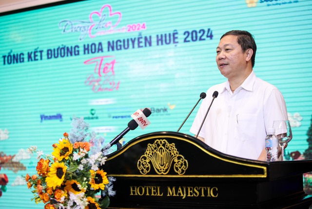 Saigontourist nhận bằng khen Thủ tướng Chính phủ với thành tích 20 năm thực hiện đường hoa Nguyễn Huệ- Ảnh 1.