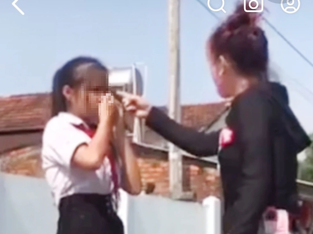 Nữ sinh lớp 7 Trường THCS Đinh Tiên Hoàng bị người nhà bạn cùng lớp tát, đấm vào mặt nhiều lần