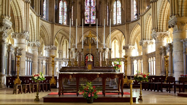 Không chỉ có nhà thờ Đức Bà, Pháp còn nhiều công trình tôn giáo đẹp, cổ kính