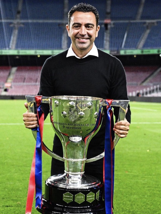 HLV Xavi giúp Barcelona đoạt chức vô địch La Liga và Siêu cúp Tây Ban Nha mùa 2022 - 2023
