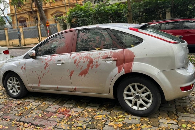 Hàng loạt ô tô bị tạt sơn ở Hà Nội, xử lý được không?- Ảnh 2.