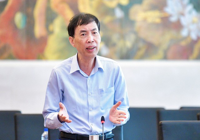 Tiến sĩ Võ Trí Thành, nguyên Phó viện trưởng Viện Nghiên cứu quản lý kinh tế T.Ư (Bộ KH-ĐT) nêu ý kiến tại phiên họp