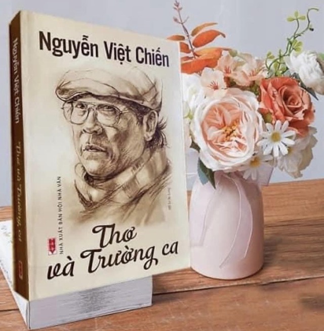 Cuốn Thơ và Trường ca của nhà thơ Nguyễn Việt Chiến
