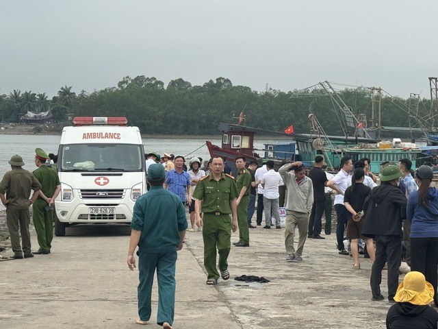 4 người mất tích do lật thuyền ở Quảng Ninh - Ảnh 1.