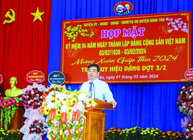 Ông Phạm Minh Hoàng, Bí thư Huyện ủy Bình Tân (Vĩnh Long), phát biểu tại buổi họp mặt kỷ niệm 94 năm ngày thành lập Đảng Cộng sản Việt Nam (3.2.1930 - 3.2.2024)