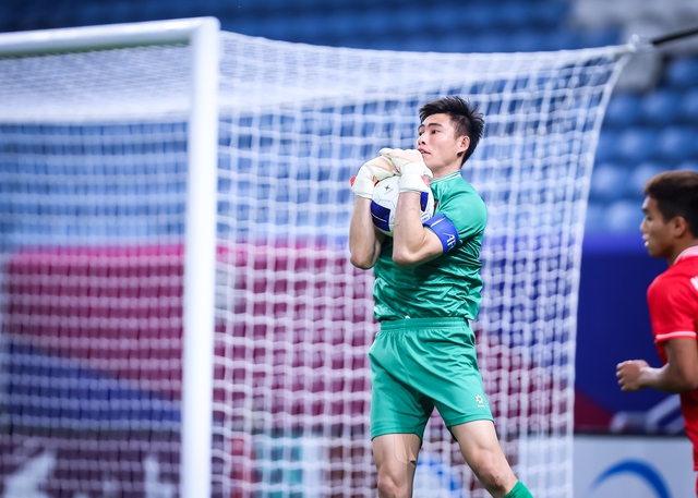 Mắc lỗi khiến U.23 Việt Nam thất bại, thủ môn Quan Văn Chuẩn: 'Tôi rất buồn'- Ảnh 1.