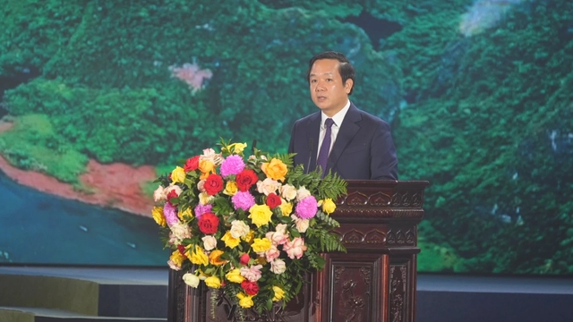 Ông Phạm Quang Ngọc, Chủ tịch UBND tỉnh Ninh Bình, phát biểu khai mạc buổi lễ