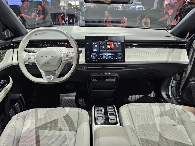 Nội thất Honda e:NP2 Extreme 2 nổi bật với màn hình trung tâm lớn 12,8 inch