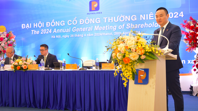 Tổng giám đốc Petrolimex Đào Nam Hải thông tin tại đại hội cổ đông