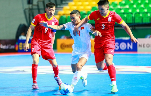 Hụt vé World Cup, HLV đội tuyển Việt Nam xót xa: ‘Tôi chấp nhận rủi ro và đã sai lầm’- Ảnh 4.