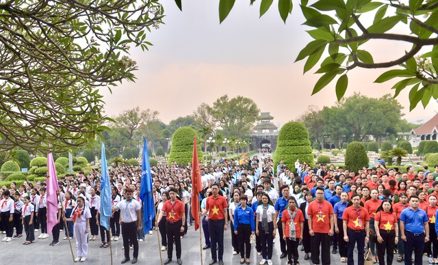 Sau khi hội quân tại tỉnh Điện Biên, các đoàn đại biểu hành trình 