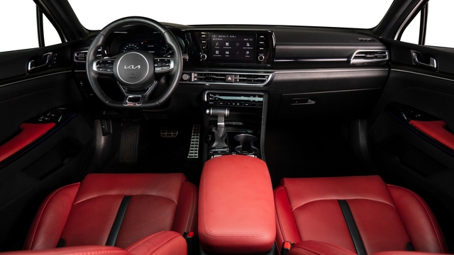 Kia K5: Sedan hạng D dưới 1 tỉ đồng chiều lòng khách hàng trẻ- Ảnh 2.