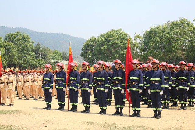 Lực lượng đoàn viên, thanh niên Bộ Công an tham gia tập luyện diễu binh, diễu hành phục vụ Lễ kỷ niệm 70 năm Chiến thắng Điện Biên Phủ