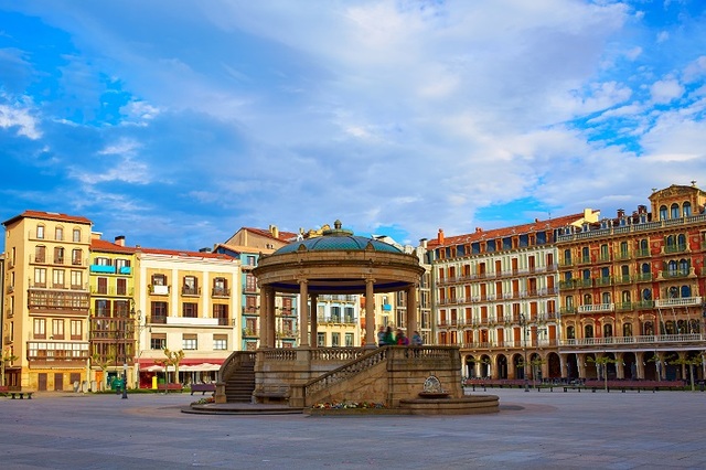 Thành phố Pamplona, Tây Ban Nha cổ kính và xanh mát- Ảnh 4.