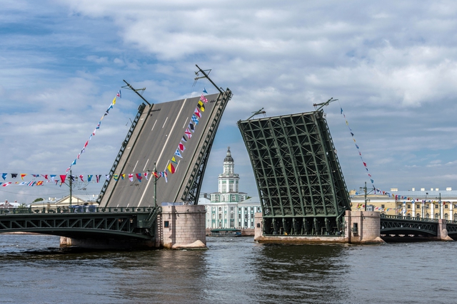 Những cây cầu ấn tượng ở Nga du khách đừng ngại 'check in'- Ảnh 2.