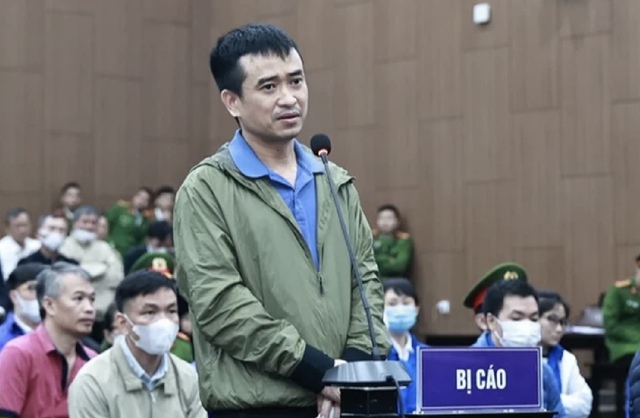 Ông Phan Quốc Việt hầu tòa trong vụ phiên tòa 