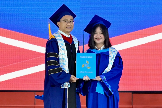 Triệu Vy nhận bằng tốt nghiệp tại Trường ĐH Bách khoa (ĐH Quốc gia TP.HCM) vào ngày 27.4.2024