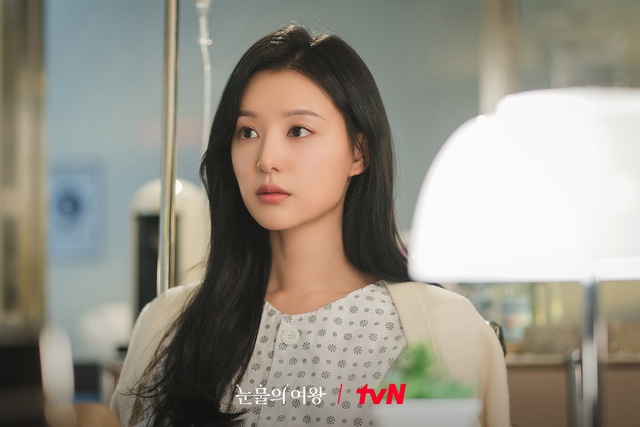 Sau khi phẫu thuật, Hong Hae In bị Yoon Eun Seong lừa