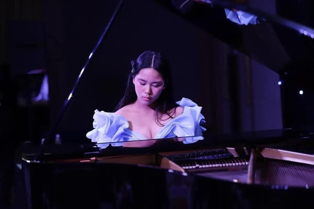Bella Vũ mặc chiếc đầm lấy cảm hứng từ đàn piano trình diễn nhạc cổ điển- Ảnh 8.