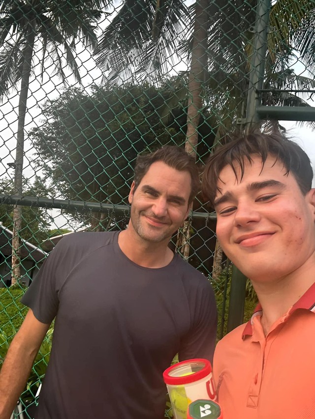 Federer gặp gỡ người hâm mộ trên sân tennis tại TP.Hội An