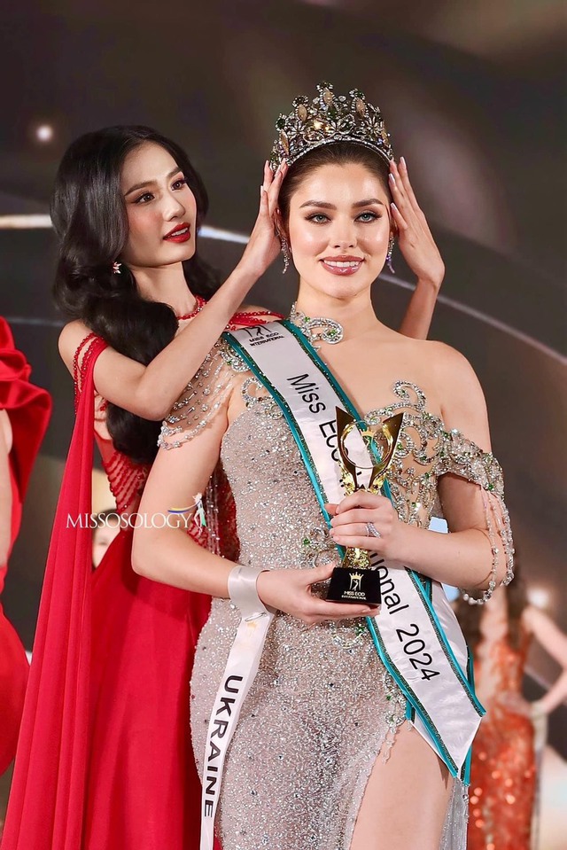 Nguyễn Thanh Hà trao vương miện cho tân Hoa hậu Môi trường Thế giới 2024- Ảnh 3.