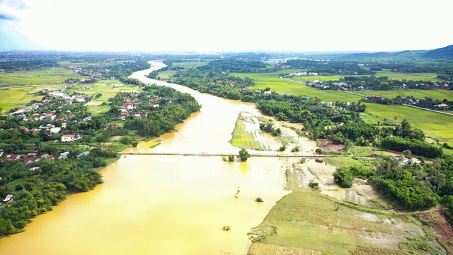 Quảng Ngãi: Bố trí 49 tỉ đồng khắc phục sạt lở sông Trà Bồng- Ảnh 1.