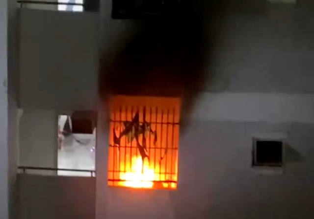 TP.HCM: Cháy chung cư ở H.Bình Chánh, nhiều cư dân tháo chạy- Ảnh 1.