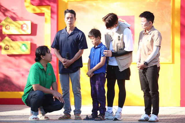 Cầu thủ Bích Thùy tham gia show thực tế, khóc nghẹn trước cậu bé mồ côi- Ảnh 2.