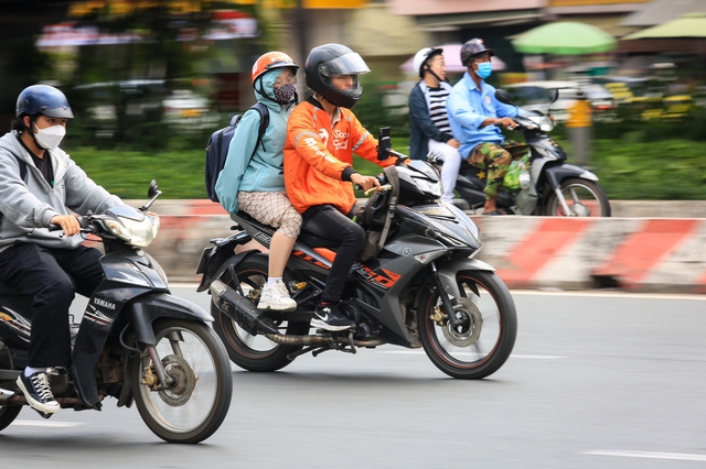 Người lái xe nhất là shipper, xe ôm công nghệ dùng điện thoại xem Google Maps có bị CSGT phạt?- Ảnh 4.