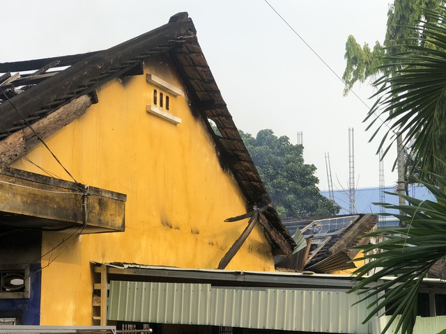 Kon Tum: Căn nhà bị thiêu rụi sau nhiều tiếng nổ lớn- Ảnh 2.