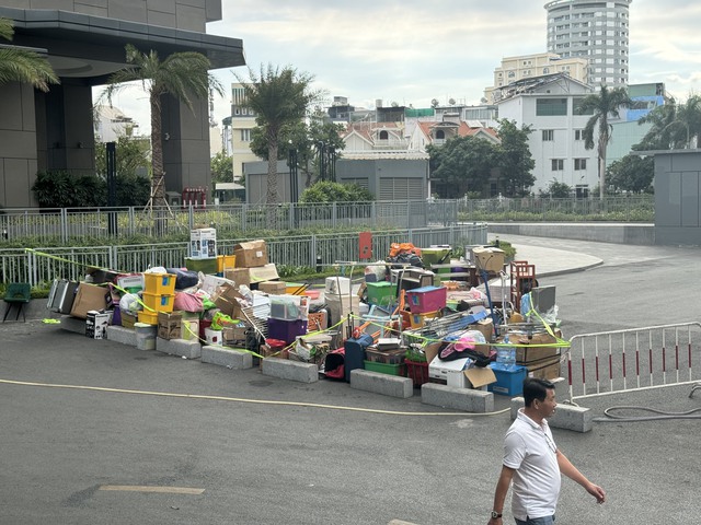 Cô gái nuôi 19 con chó ở chung cư dọn ra ngoài: Ban quản lý nói gì?- Ảnh 1.