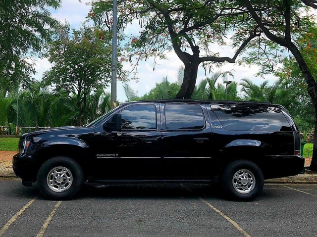 'Xe đặc vụ' Chevrolet Suburban 2008 rao giá 2 tỉ đồng tại Việt Nam 'Xe đặc vụ' Chevrolet Suburban 2008 rao giá 2 tỉ đồng tại Việt Nam