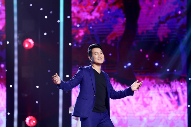 Ca sĩ Nguyễn Phi Hùng từng bị yêu cầu không được hát 'Nỗi lòng xa xứ'- Ảnh 2.
