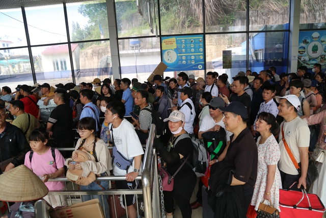 Khách theo 'tour 0 đồng' vào Quảng Ninh giảm còn 500 người/ngày- Ảnh 3.