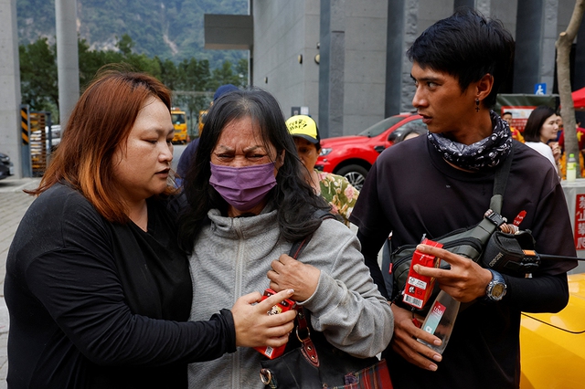 Đài Loan nỗ lực giải cứu người mắc kẹt sau động đất- Ảnh 1.