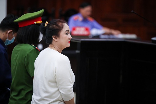 Nguyễn Phương Hằng bật khóc xin giảm án, dù chỉ 1 ngày tù- Ảnh 1.