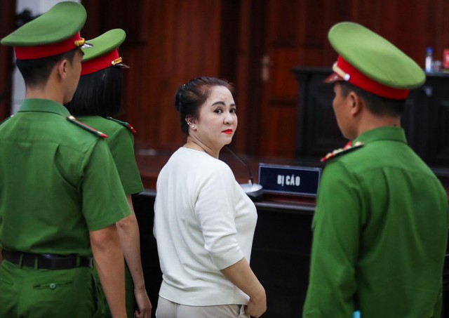 Xét xử phúc thẩm vụ án bà Nguyễn Phương Hằng xúc phạm các nghệ sĩ, luật sư- Ảnh 1.