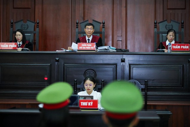 Xét xử phúc thẩm vụ án bà Nguyễn Phương Hằng xúc phạm các nghệ sĩ, luật sư- Ảnh 2.