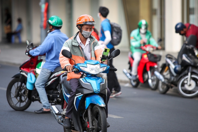 Xe ôm phải có thẻ hành nghề, có 'đẻ' thêm thủ tục?- Ảnh 2.