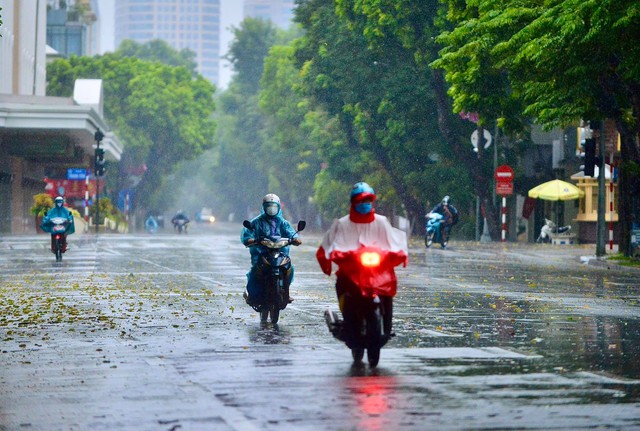 Miền Bắc đang có không khí lạnh yếu, đề phòng mưa đá, giông lốc