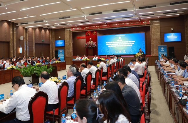 Chủ tịch Hà Nội ngưỡng mộ vì doanh nghiệp vượt qua 'rừng thủ tục' để đầu tư- Ảnh 1.