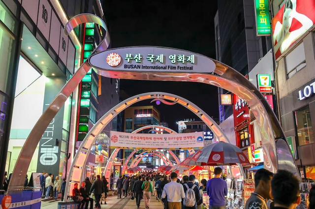 Cùng khám phá những địa điểm mua sắm sầm uất tại Busan- Ảnh 4.