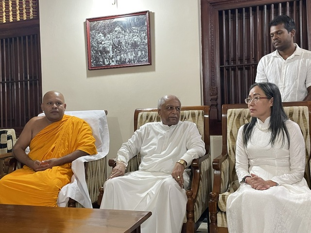 Thủ tướng Sri Lanka gặp gỡ thanh niên Việt Nam tại ngôi chùa nổi tiếng thế giới- Ảnh 3.