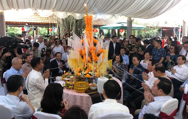 Lãnh đạo Đảng, Nhà nước tham dự tết cổ truyền Bunpimay của Lào- Ảnh 1.