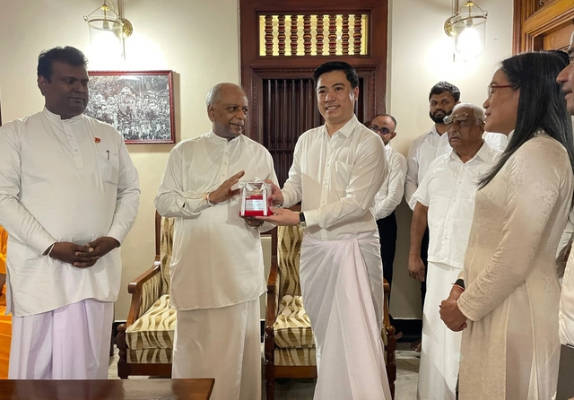 Thủ tướng Sri Lanka gặp gỡ thanh niên Việt Nam tại ngôi chùa nổi tiếng thế giới- Ảnh 4.
