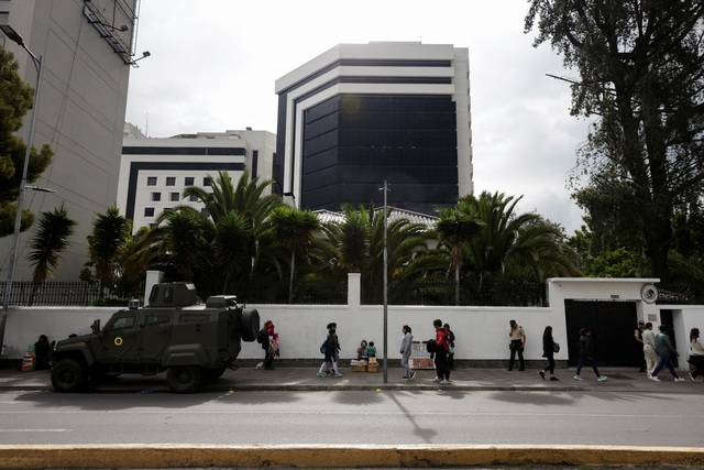 Ecuador hứng bão ngoại giao sau vụ xông vào sứ quán Mexico bắt người- Ảnh 1.