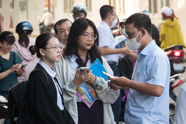 Hơn 96.000 thí sinh tranh suất ĐH sớm, nhiều em tá hỏa vì quên mang CCCD- Ảnh 1.