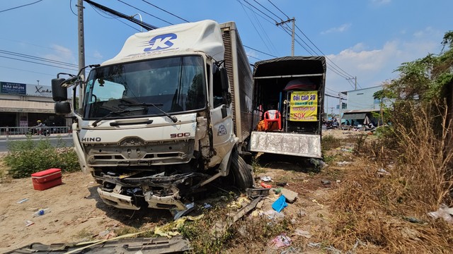 TP.HCM: Xe tải nổ lốp gây tai nạn liên hoàn trên tỉnh lộ 8- Ảnh 3.